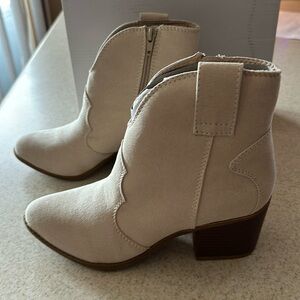 Sonoma brand women’s ankle boots, size 7, color tan, brand new